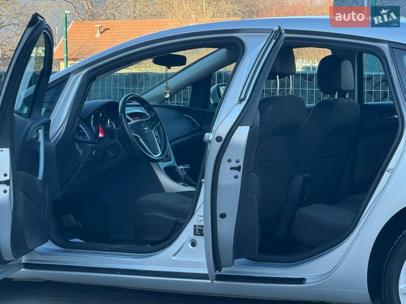 Хэтчбек Opel Astra 2011 в Стрые