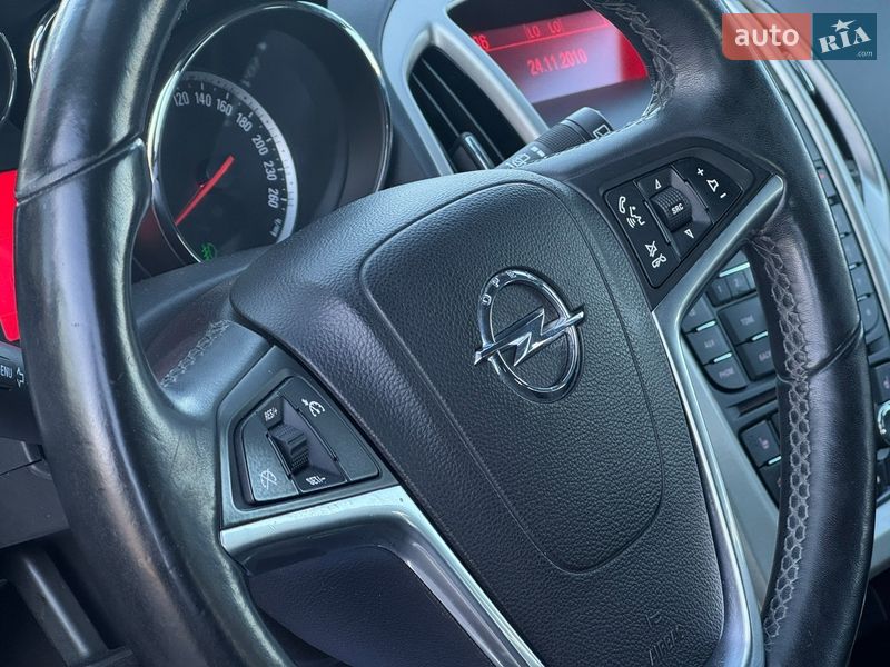 Хэтчбек Opel Astra 2011 в Стрые