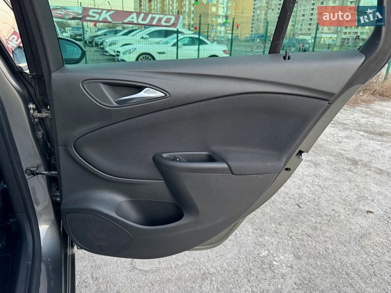 Универсал Opel Astra 2017 в Киеве