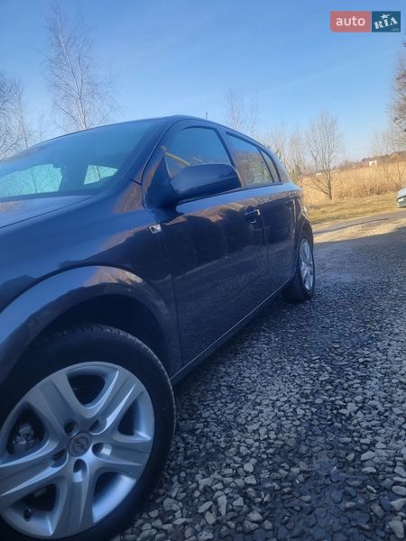 Хэтчбек Opel Astra 2009 в Луцке