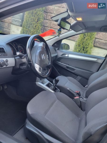 Хэтчбек Opel Astra 2009 в Луцке