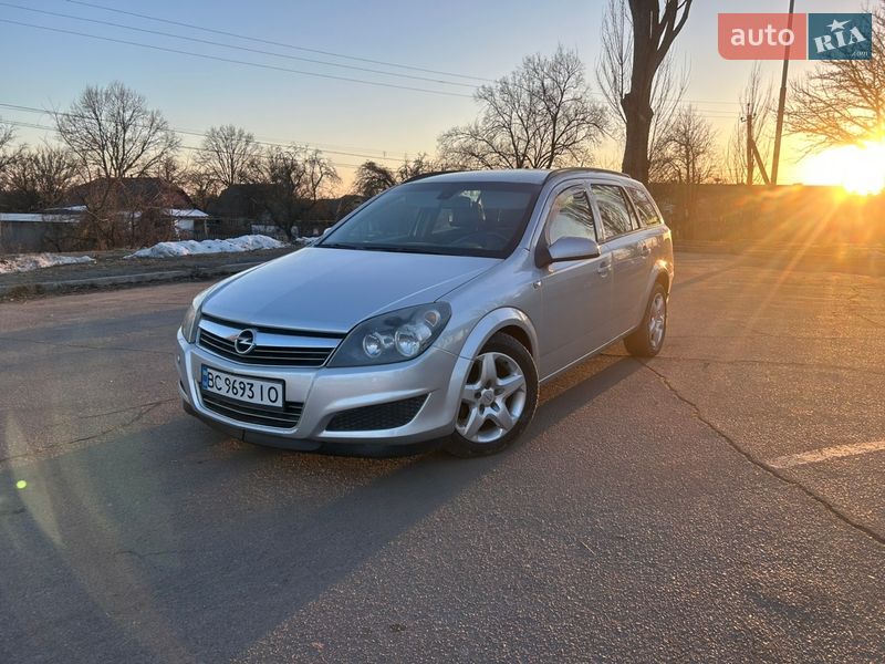 Универсал Opel Astra 2009 в Коростене