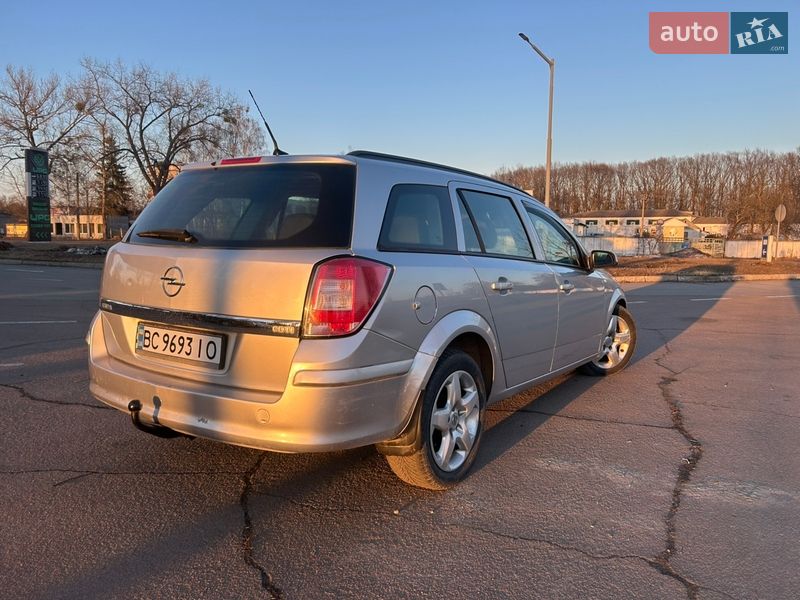 Универсал Opel Astra 2009 в Коростене