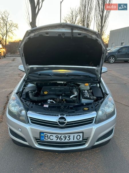 Универсал Opel Astra 2009 в Коростене