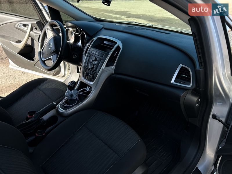 Универсал Opel Astra 2011 в Звягеле