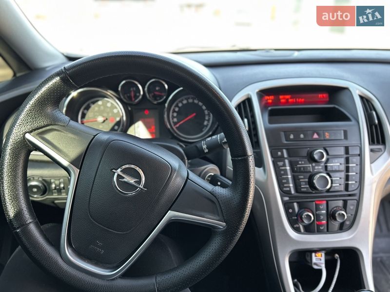 Универсал Opel Astra 2011 в Звягеле
