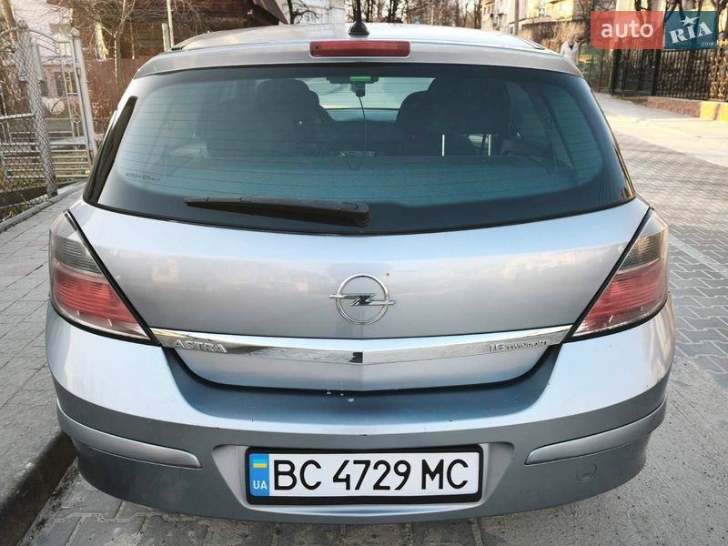 Хэтчбек Opel Astra 2006 в Трускавце