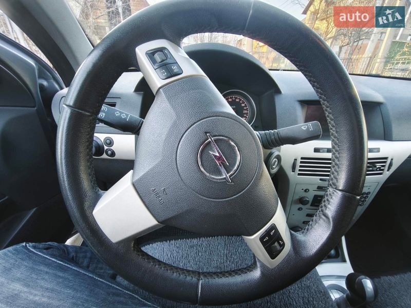 Хэтчбек Opel Astra 2006 в Трускавце