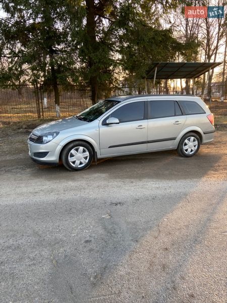 Универсал Opel Astra 2005 в Самборе