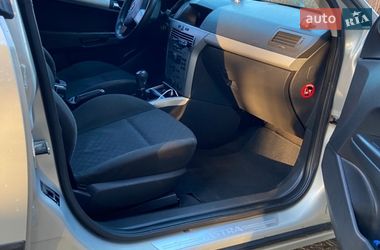 Универсал Opel Astra 2005 в Самборе