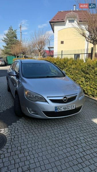 Універсал Opel Astra 2012 в Моршині