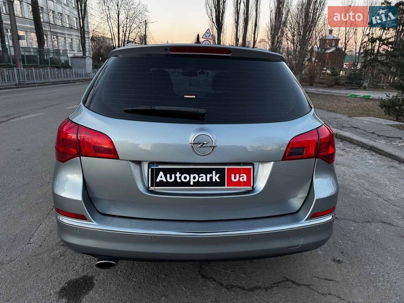 Универсал Opel Astra 2014 в Киеве