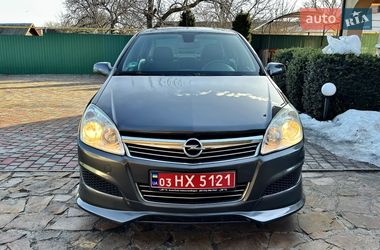 Седан Opel Astra 2009 в Хороле