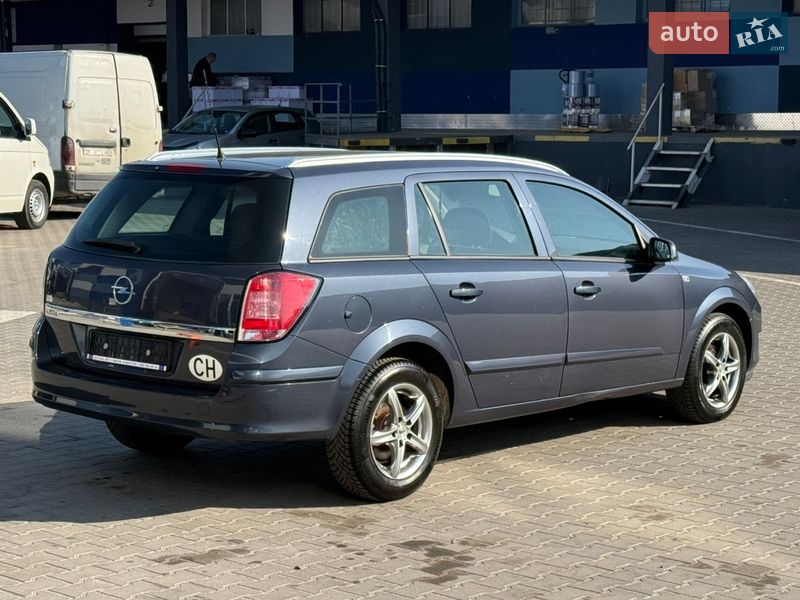 Універсал Opel Astra 2009 в Рівному