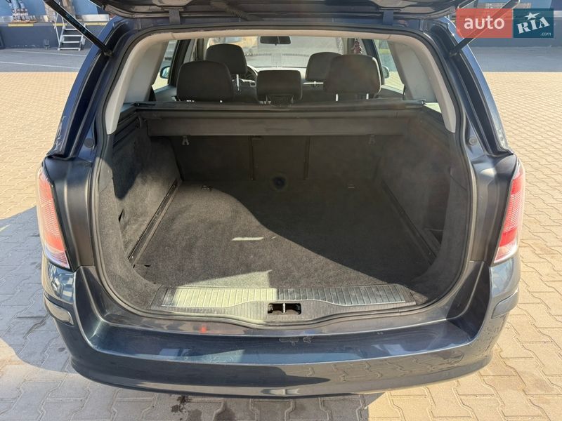 Універсал Opel Astra 2009 в Рівному