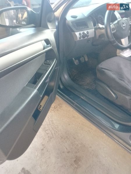 Хэтчбек Opel Astra 2007 в Дергачах