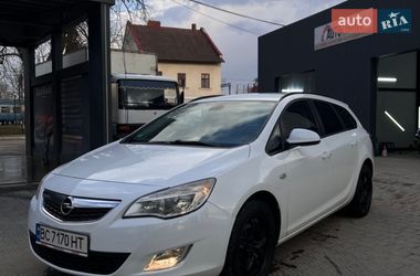 Універсал Opel Astra 2011 в Самборі