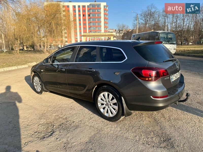 Универсал Opel Astra 2011 в Ивано-Франковске
