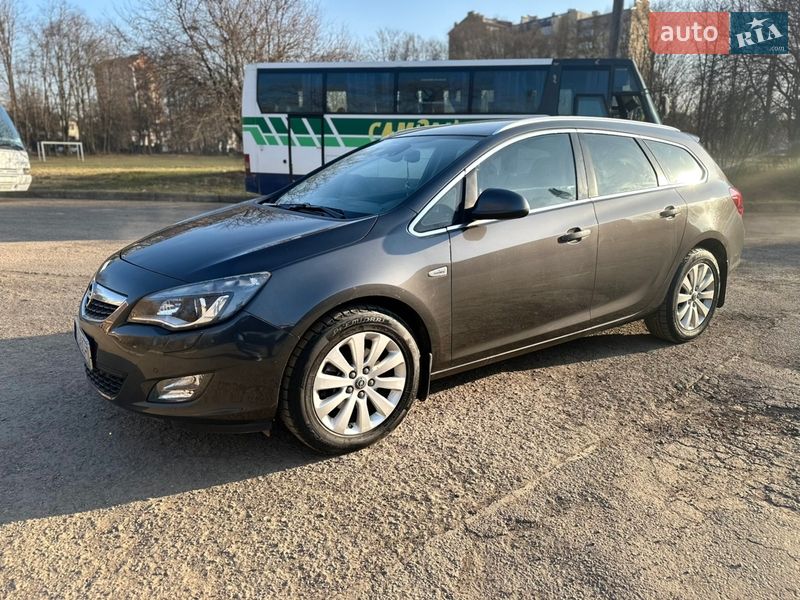 Универсал Opel Astra 2011 в Ивано-Франковске