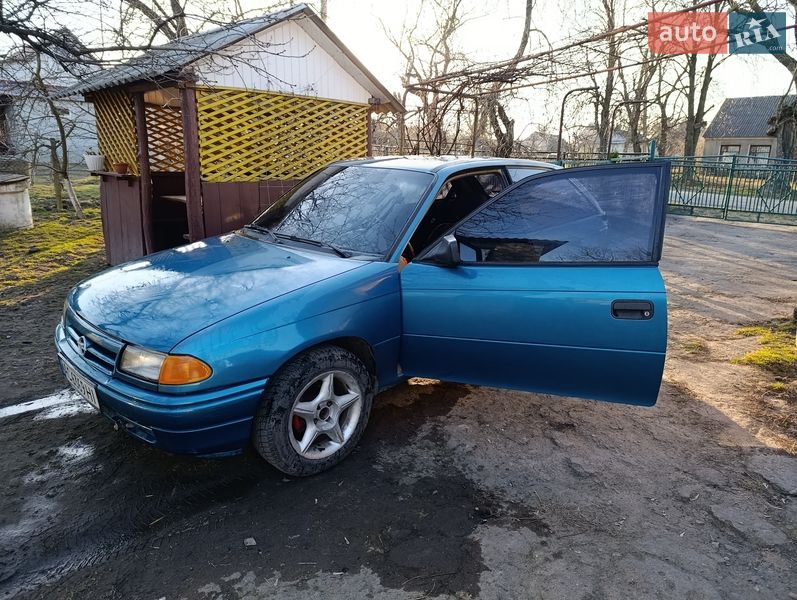 Хетчбек Opel Astra 1993 в Турійську