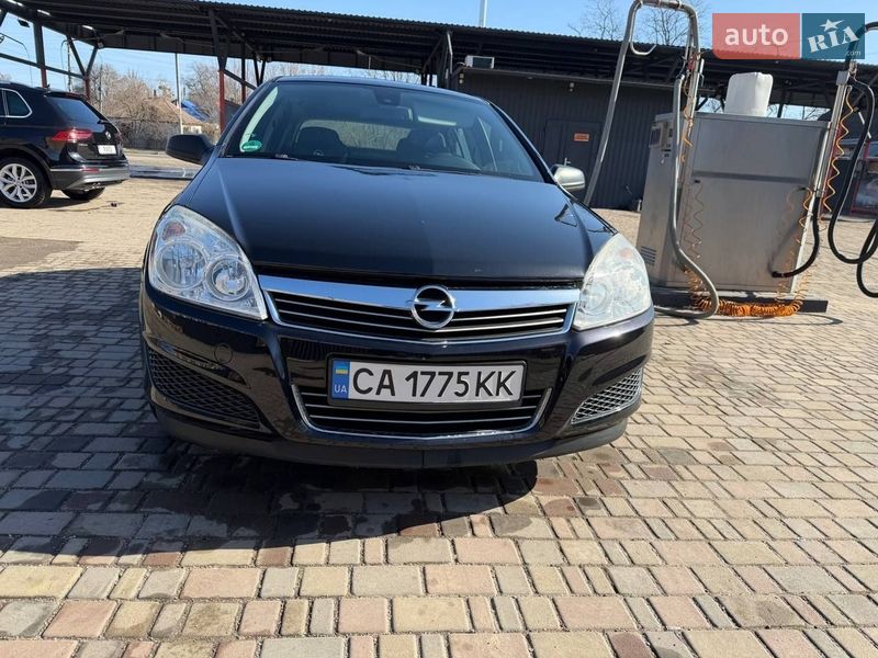 Хэтчбек Opel Astra 2008 в Смеле