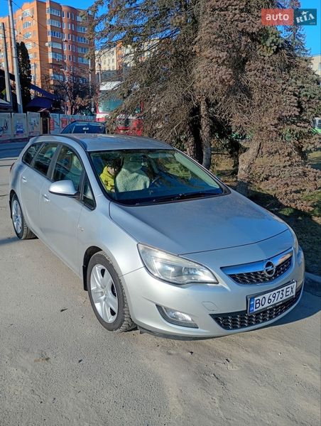 Универсал Opel Astra 2010 в Тернополе