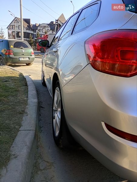 Универсал Opel Astra 2010 в Тернополе