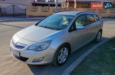 Універсал Opel Astra 2010 в Тернополі