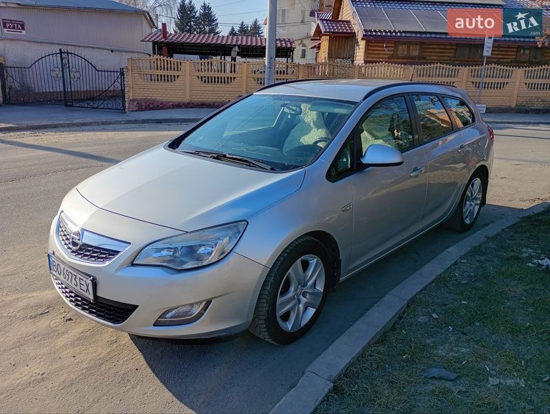Универсал Opel Astra 2010 в Тернополе