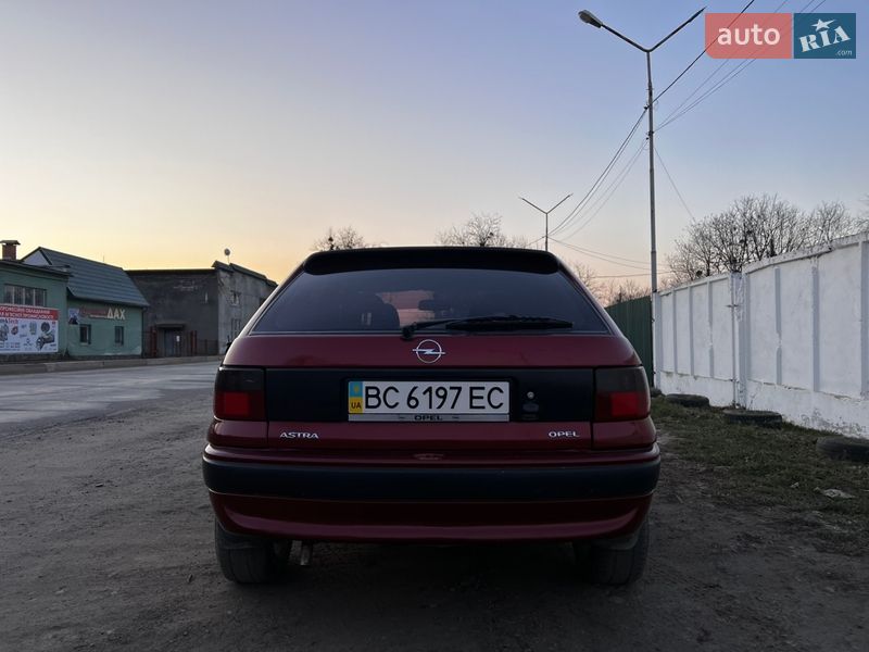 Хетчбек Opel Astra 1992 в Стрию