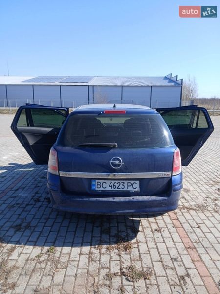 Универсал Opel Astra 2011 в Буске