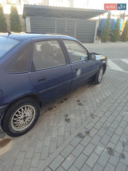 Седан Opel Astra 1993 в Рівному
