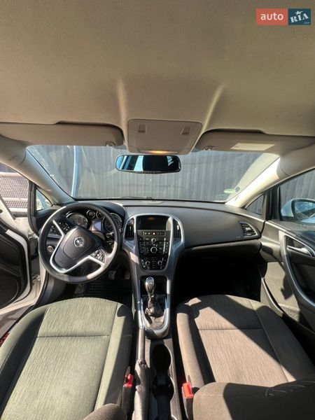 Универсал Opel Astra 2014 в Тернополе