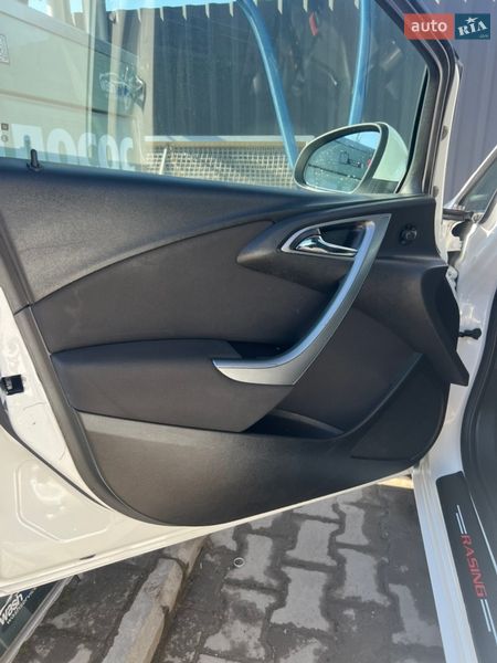 Универсал Opel Astra 2014 в Тернополе