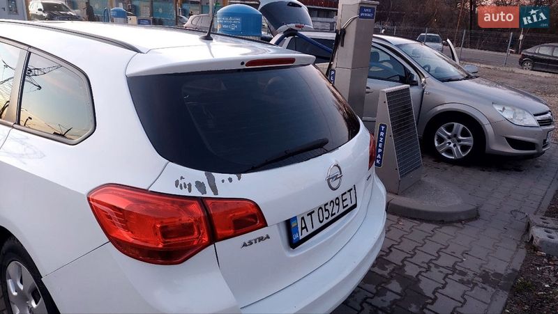 Универсал Opel Astra 2012 в Ивано-Франковске