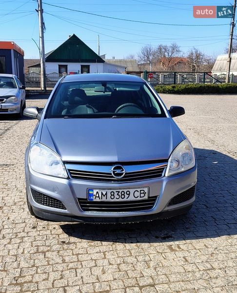 Хэтчбек Opel Astra 2007 в Житомире