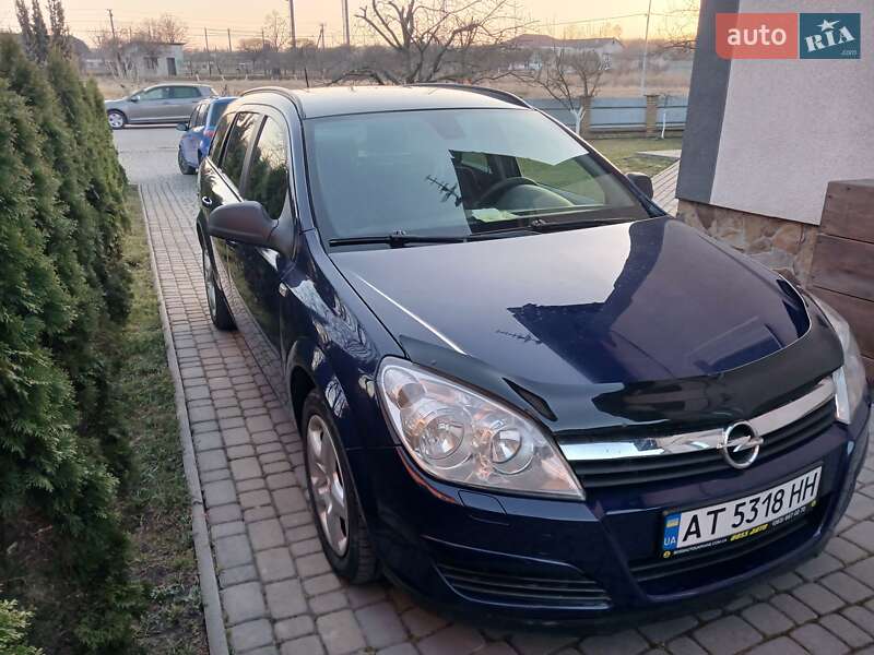 Універсал Opel Astra 2010 в Івано-Франківську