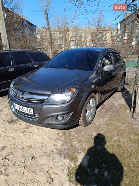 Хэтчбек Opel Astra 2010 в Киеве