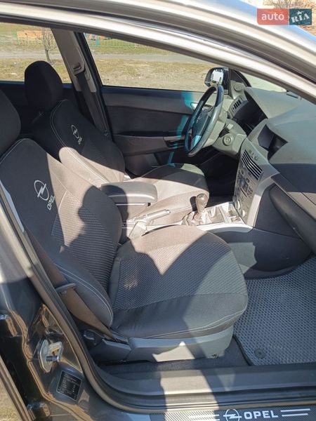Хэтчбек Opel Astra 2010 в Киеве