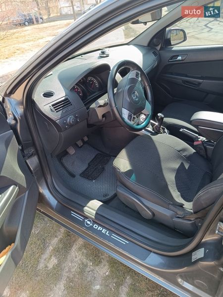 Хэтчбек Opel Astra 2010 в Киеве