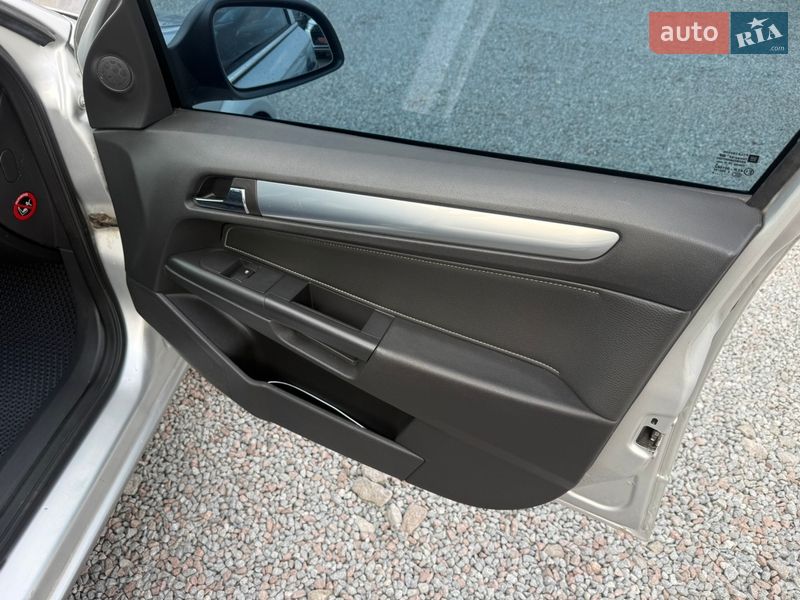 Універсал Opel Astra 2010 в Стрию