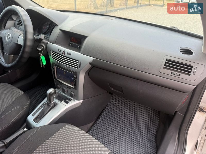 Універсал Opel Astra 2010 в Стрию