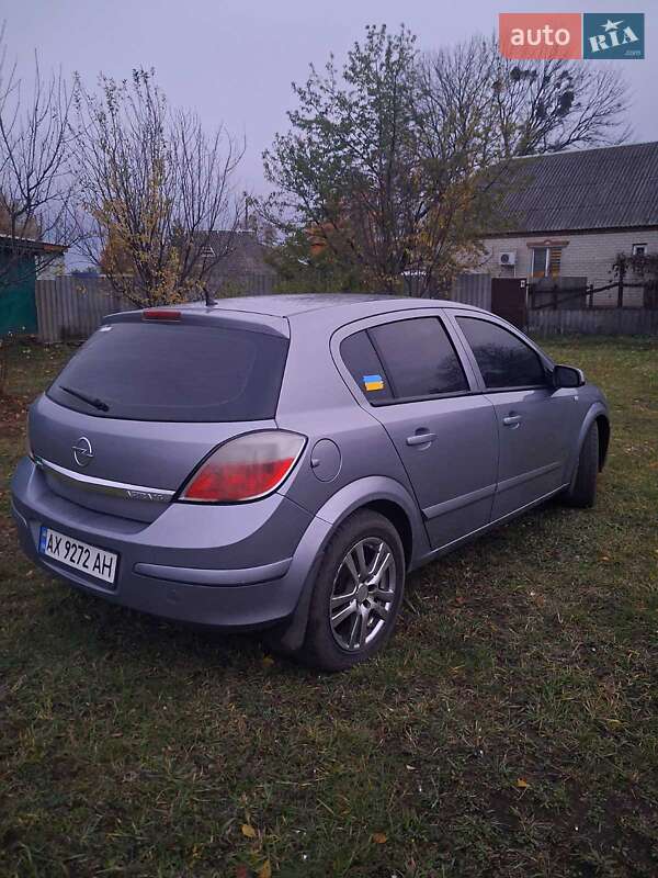 Хетчбек Opel Astra 2006 в Валках