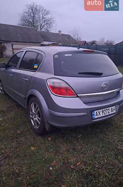 Хетчбек Opel Astra 2006 в Валках