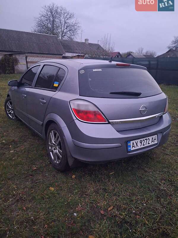 Хетчбек Opel Astra 2006 в Валках