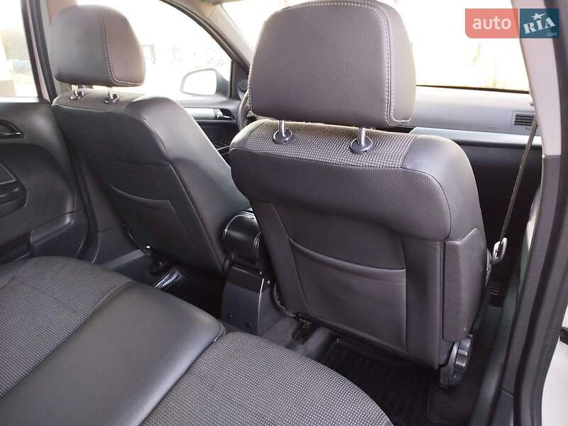 Универсал Opel Astra 2009 в Хмельницком