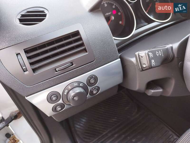 Универсал Opel Astra 2009 в Хмельницком