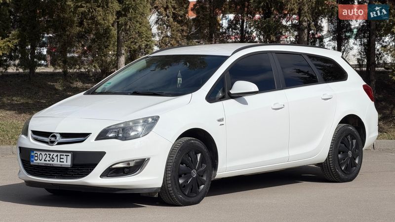 Універсал Opel Astra 2013 в Тернополі
