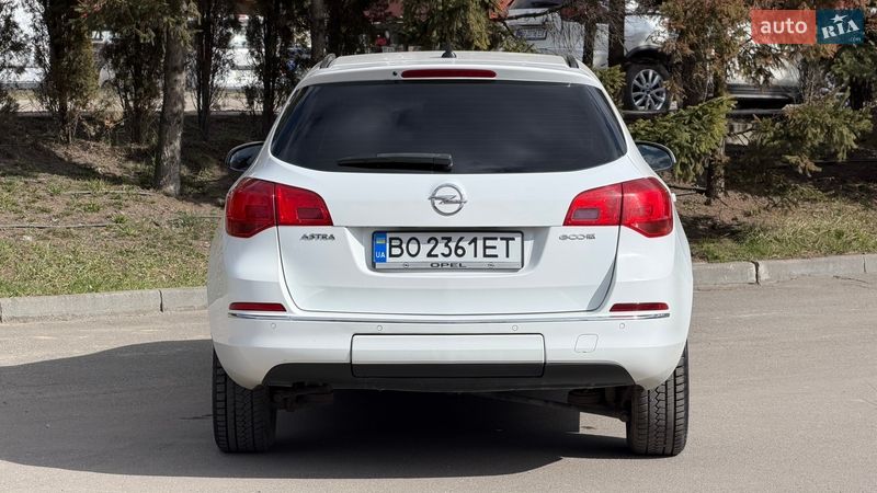 Універсал Opel Astra 2013 в Тернополі