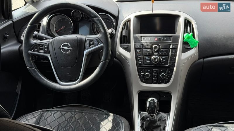 Універсал Opel Astra 2013 в Тернополі